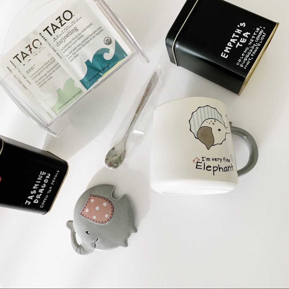 NWOT Elephant Ceramic Mug Set 🐘
